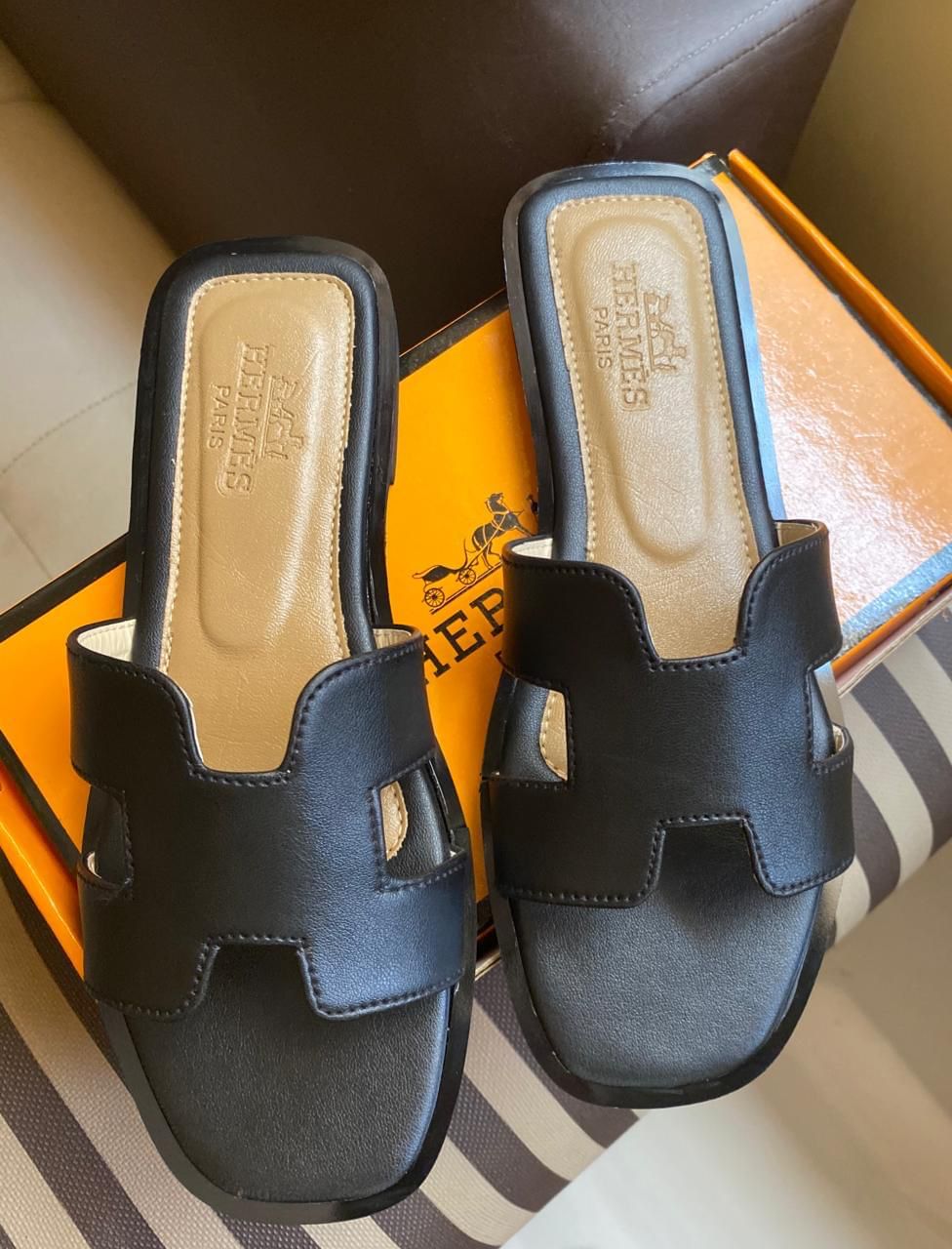 Hermès Women's Slippers – Elegant & Comfortable (Black)