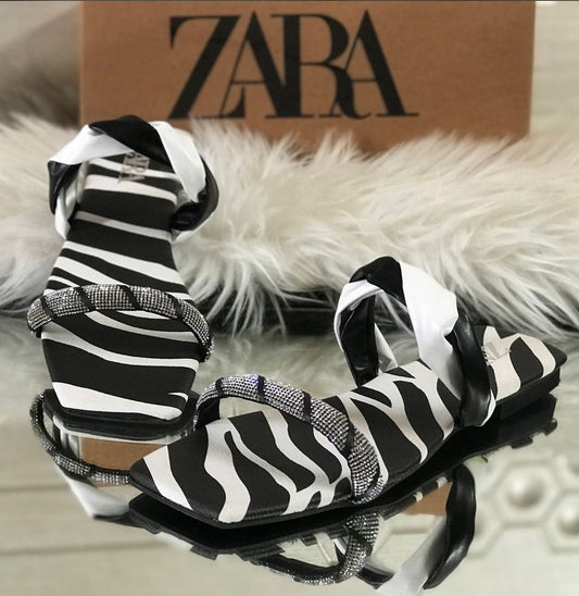 ZARA NEW ARRIVAL — Women's Flat Slippers (White)