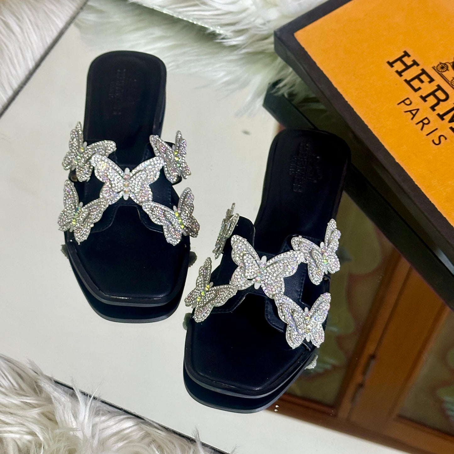 HERMÈS — Women's Slippers in 4 Stunning Colours (Black)