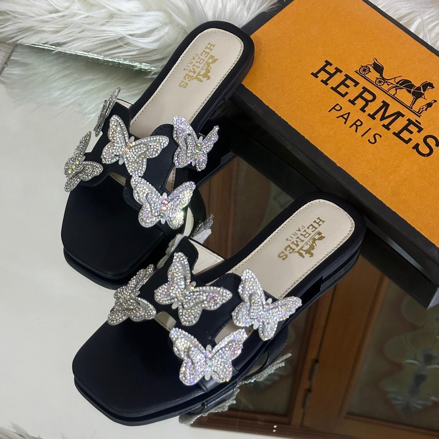 HERMÈS — Women's Slippers in 4 Stunning Colours (Cream)