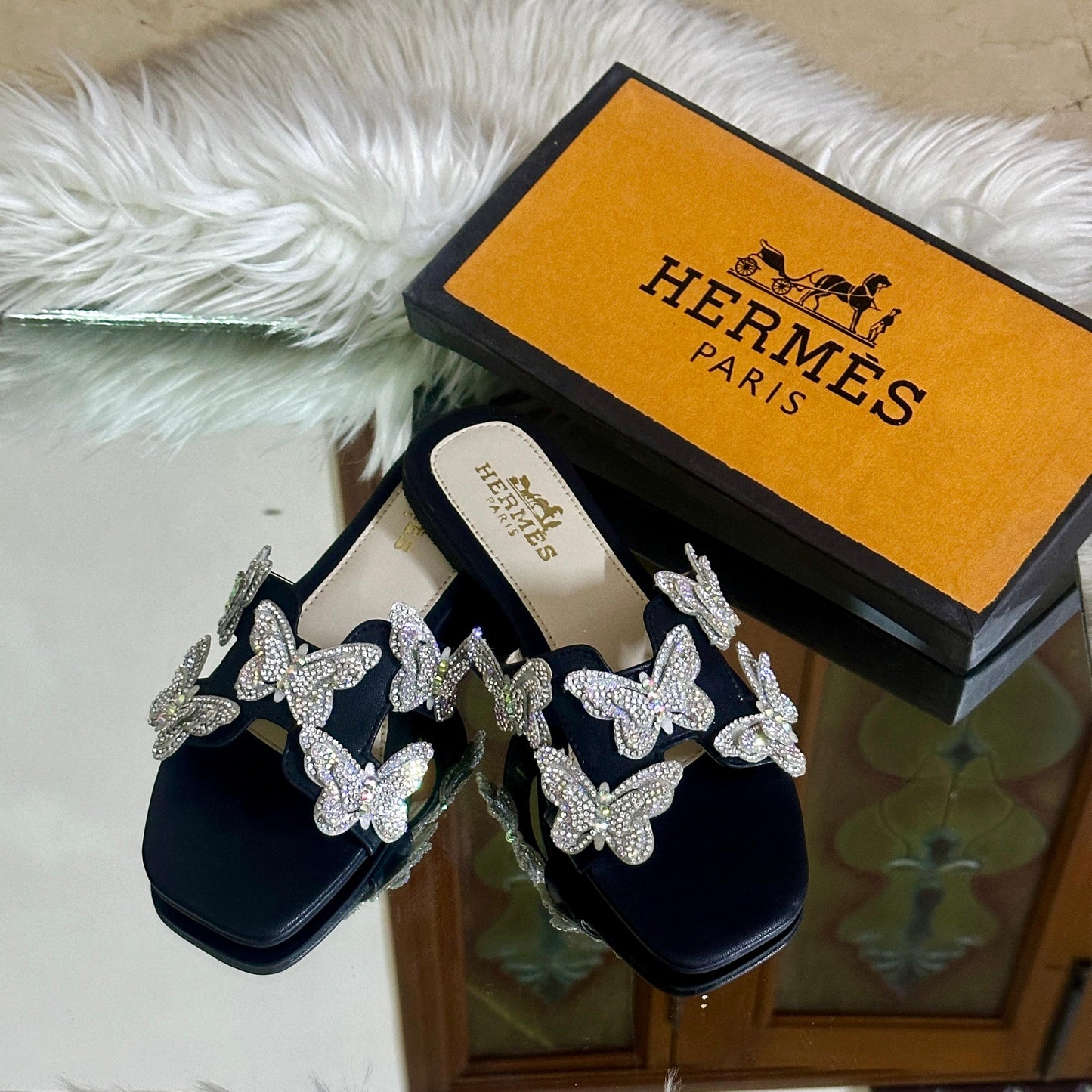 HERMÈS — Women's Slippers in 4 Stunning Colours (Cream)