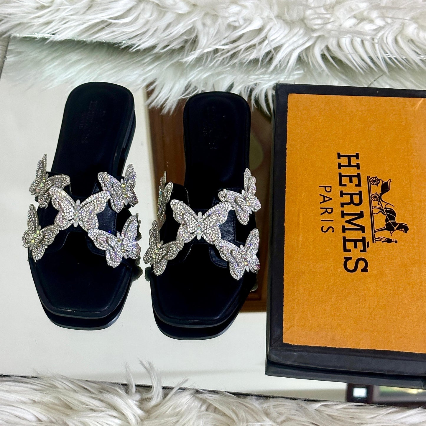 HERMÈS — Women's Slippers in 4 Stunning Colours (Black)