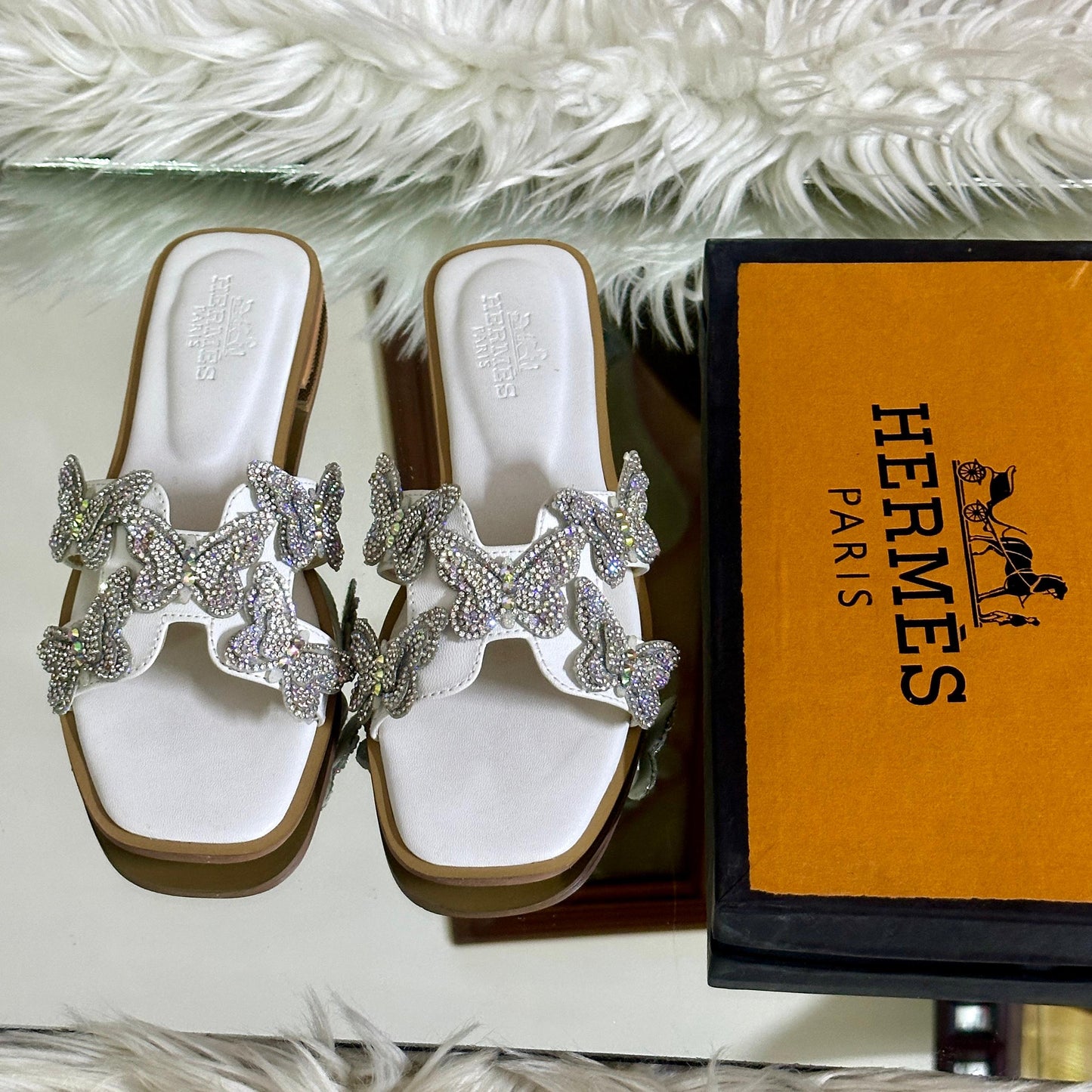 HERMÈS — Women's Slippers in 4 Stunning Colours (White)