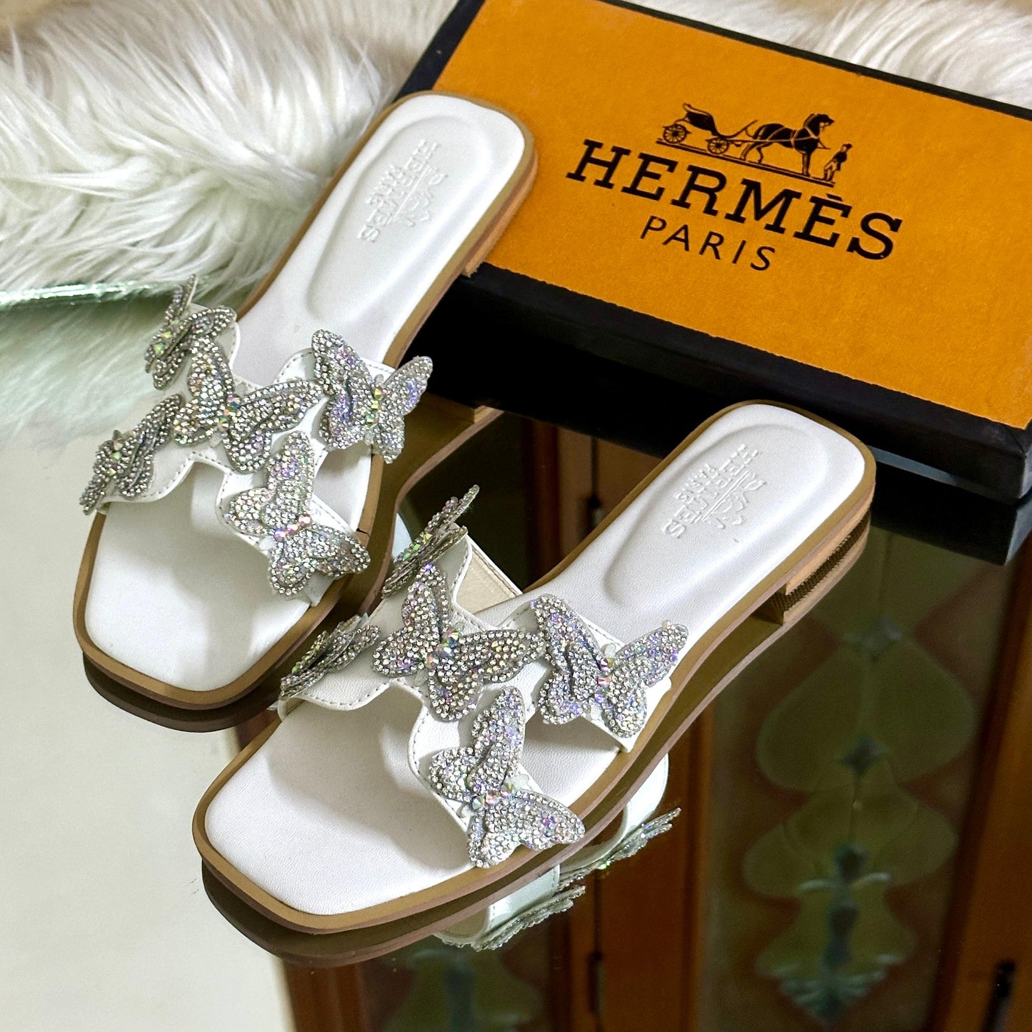 HERMÈS — Women's Slippers in 4 Stunning Colours (White)