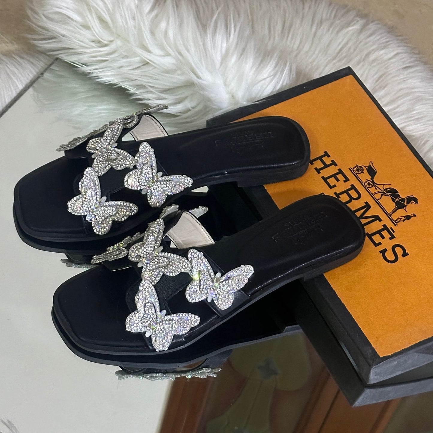 HERMÈS — Women's Slippers in 4 Stunning Colours (Black)