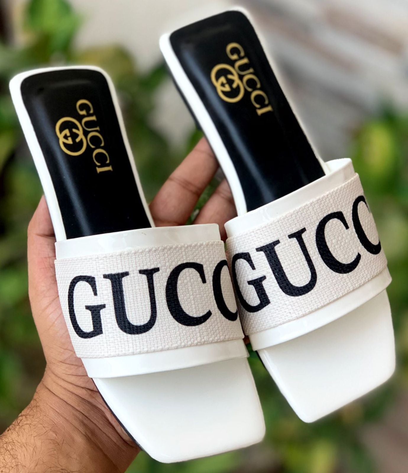 GUCCI — Designer Women's Flat Slippers (With Brand Box) (White)