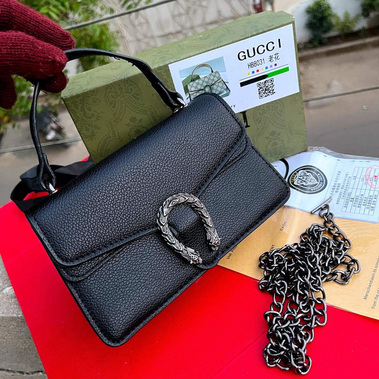 GUCCI — Women's Crossbody Bag with Long Chain (Full Brand Packaging) (Black)