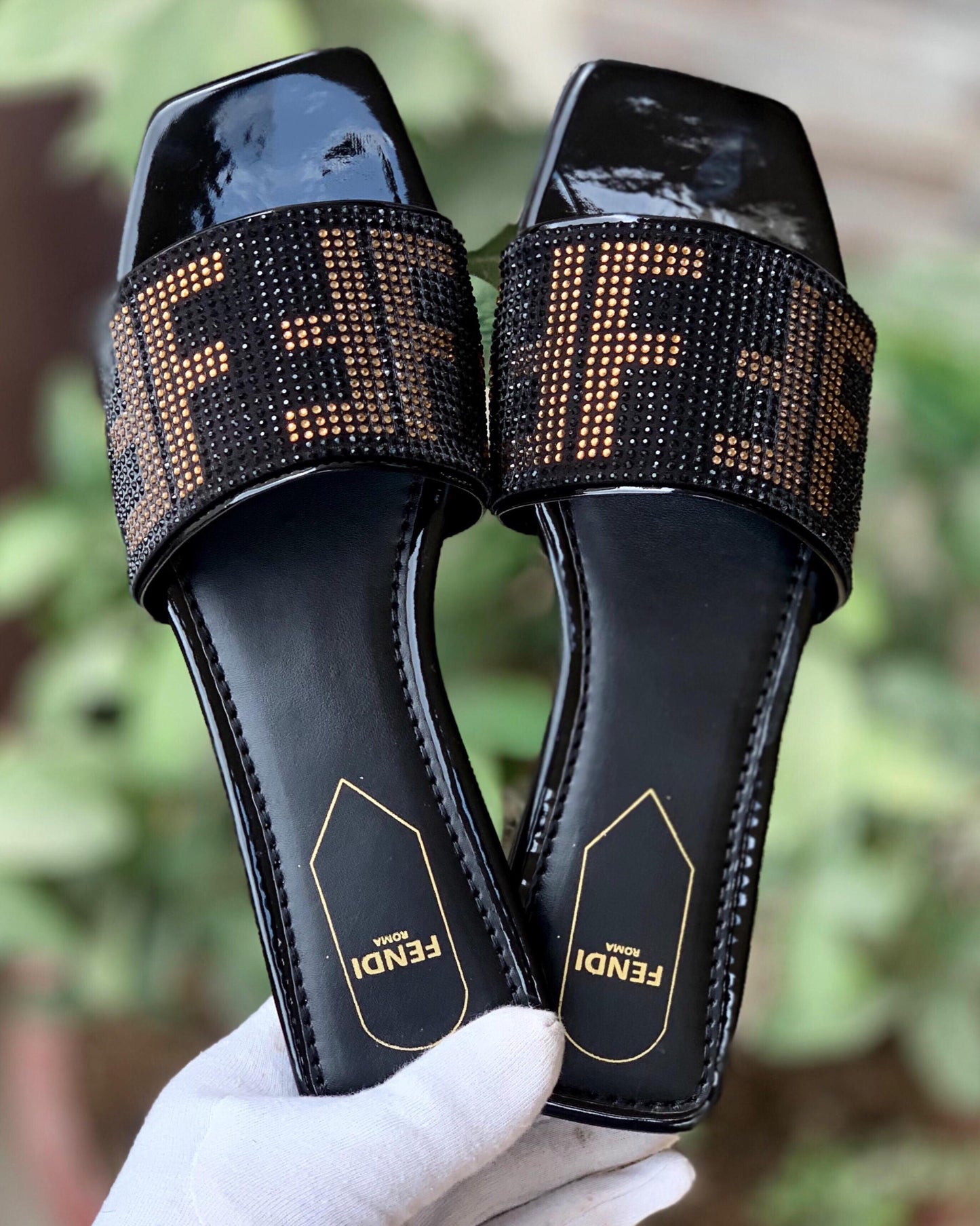 FENDI — Stone Slippers (Official Model | Re-Stock | With Brand Box) (Black)