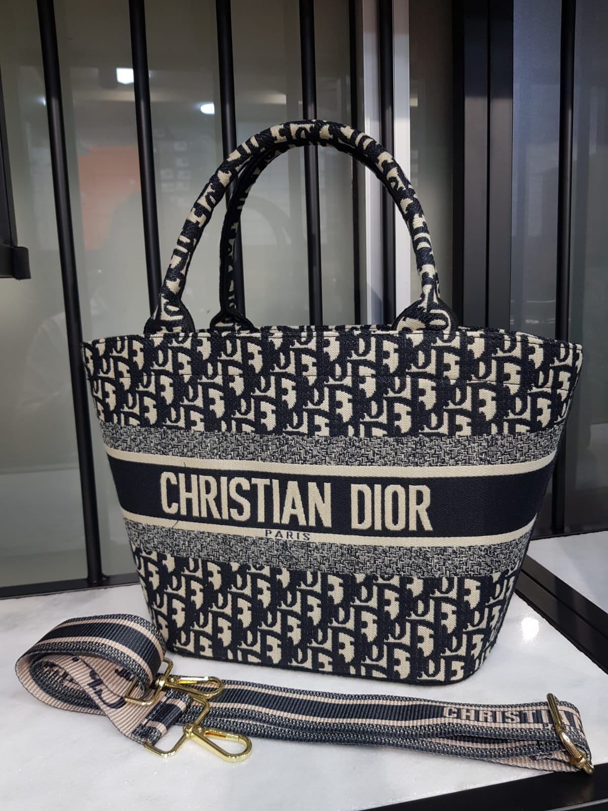 DIOR — Hat Basket Bag (Adjustable Strap | 36×23×11 cm | With Dust Bag) (Black)