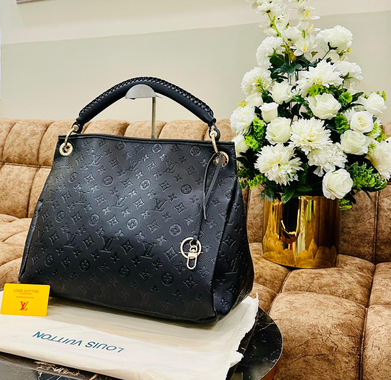 Louis Vuitton — Large Tote Bag (AAA Soft Quality | Dust Bag & Brand Card Included) (Black)
