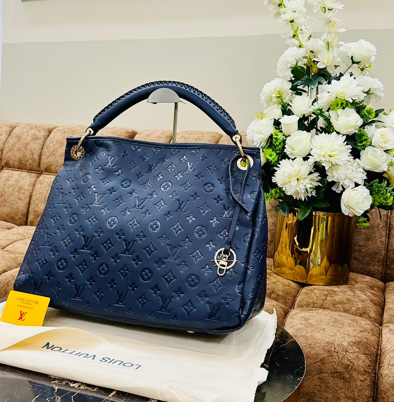Louis Vuitton — Large Tote Bag (AAA Soft Quality | Dust Bag & Brand Card Included) (Black)