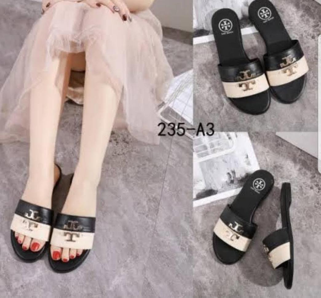 Tory Burch Signature Slippers – New Arrival (Black-Off White)