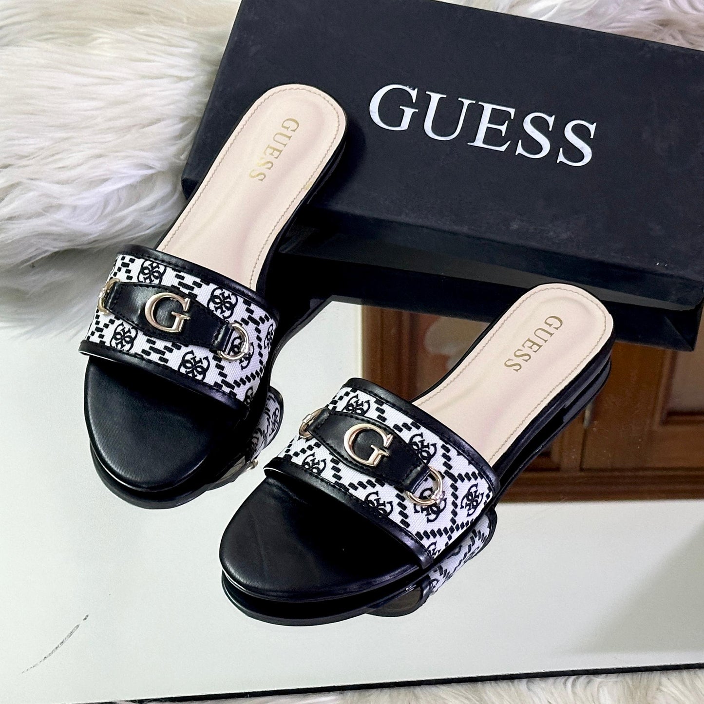GUESS Premium Slippers – Restocked (Black)