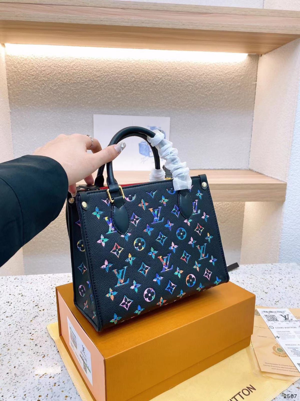LOUIS VUITTON On The Go-Inspired – High Quality Medium Women Bag with Full Packaging(Black 2)
