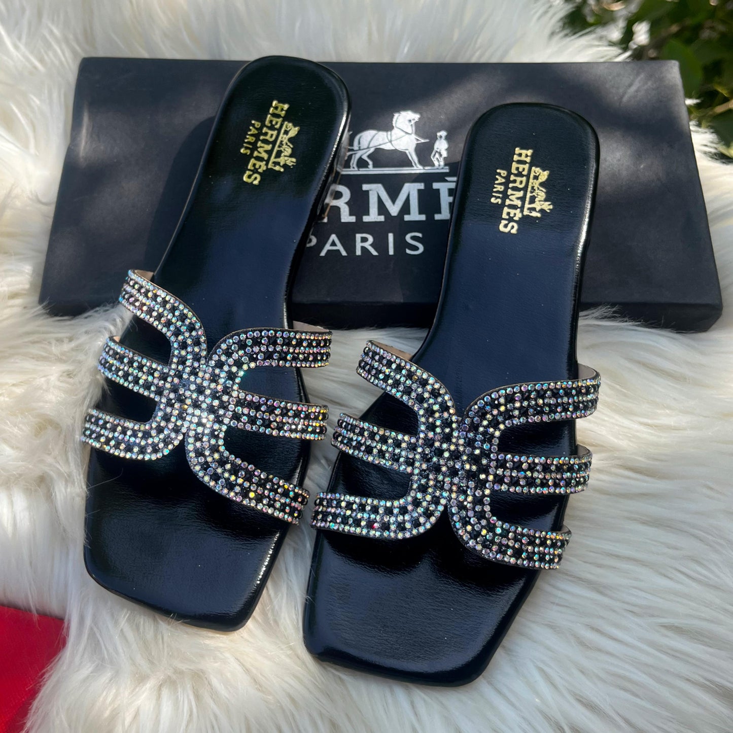 HERMÈS-Inspired Flat Slippers – Premium Comfort with Brand Box (Black)