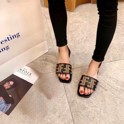 FENDI Stone Women Slippers – Elegant & Stylish Comfort (Black/Gold)