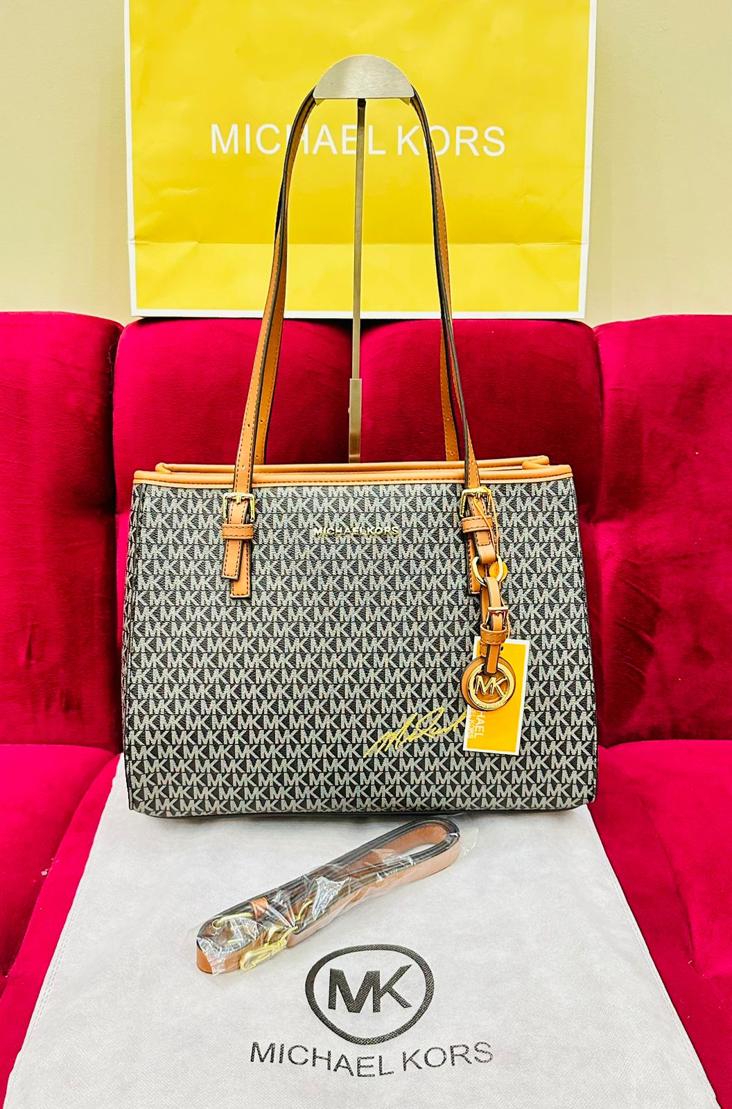 MK  High quality  New stock available  With brand dust bag  Only good (Brown / Black)