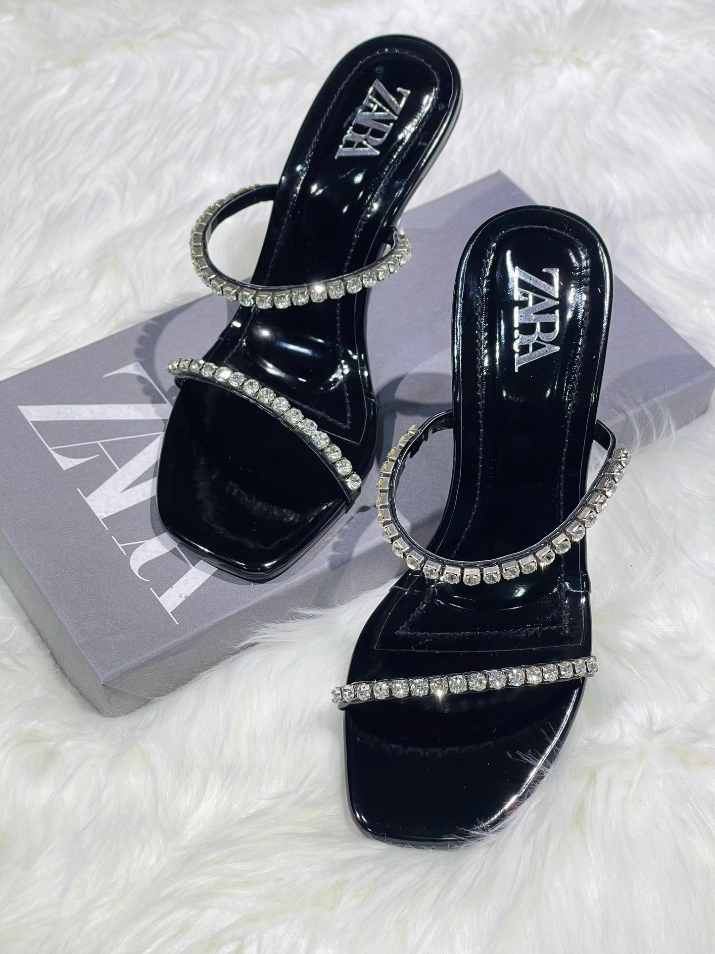 ZARA Crystal Heel – Elegant Women Footwear for Every Occasion (Black/White)