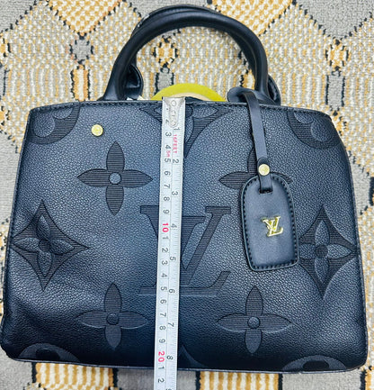 Louis Vuitton Women Bag – Soft, Premium & Elegant (Black)