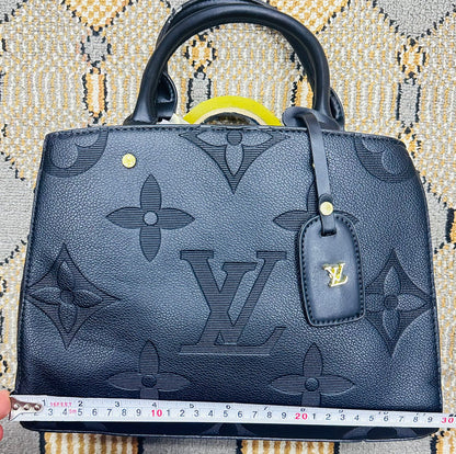 Louis Vuitton Women Bag – Soft, Premium & Elegant (Black)