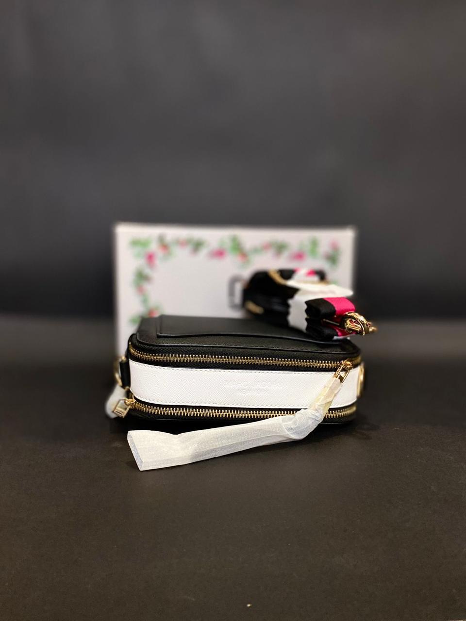 MARK JACOBS – Premium Crossbody Bag (Black/White)