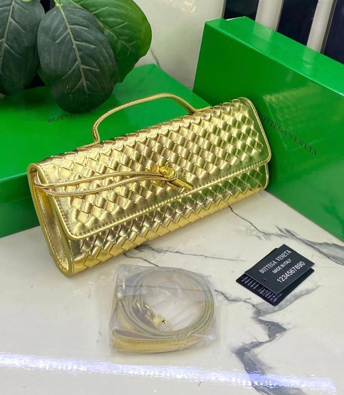 Bottega Veneta Andiamo Clutch Bag – 31cm (Gold 2)