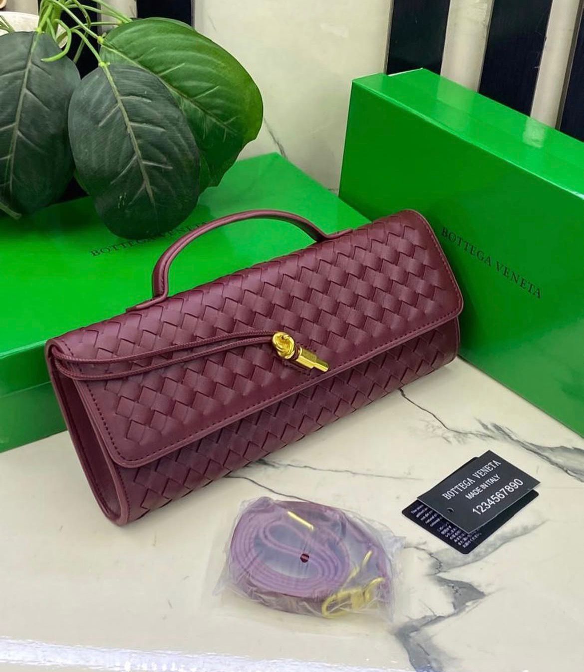Bottega Veneta Andiamo Clutch Bag – 31cm (Maroon)