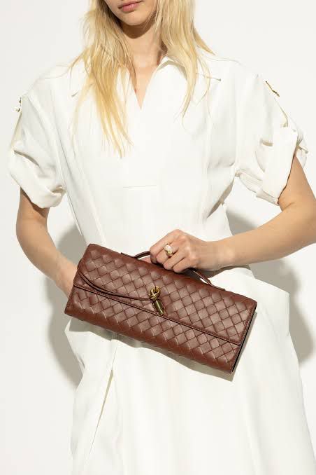 Bottega Veneta Andiamo Clutch Bag – 31cm (Brown)