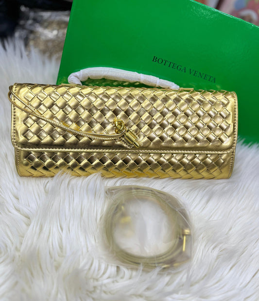 Bottega Veneta Andiamo Clutch Bag – 31cm (Gold 2)