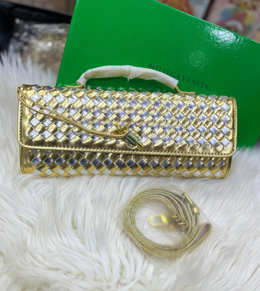 Bottega Veneta Andiamo Clutch Bag – 31cm (Gold 1)
