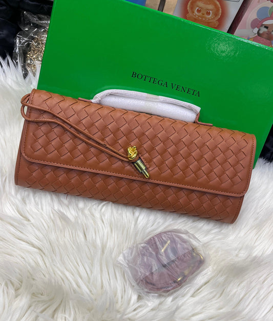 Bottega Veneta Andiamo Clutch Bag – 31cm (Brown)