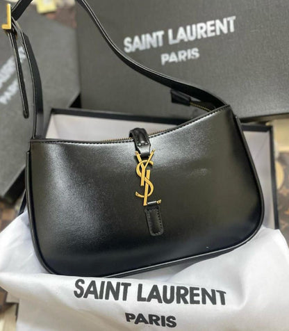 SAINT LAURENT – Le 5 à 7 Hobo Shoulder Bag (Black Matt)