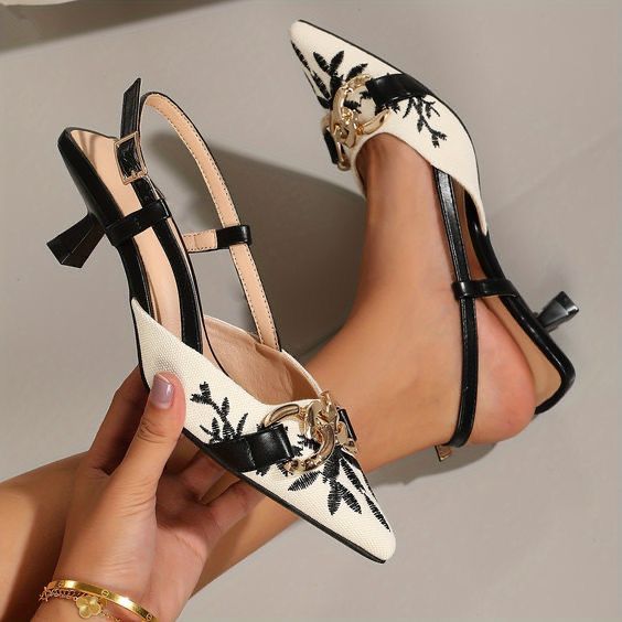 ZARA – Floral Embroidered Chain Decor Pumps (Black/White)