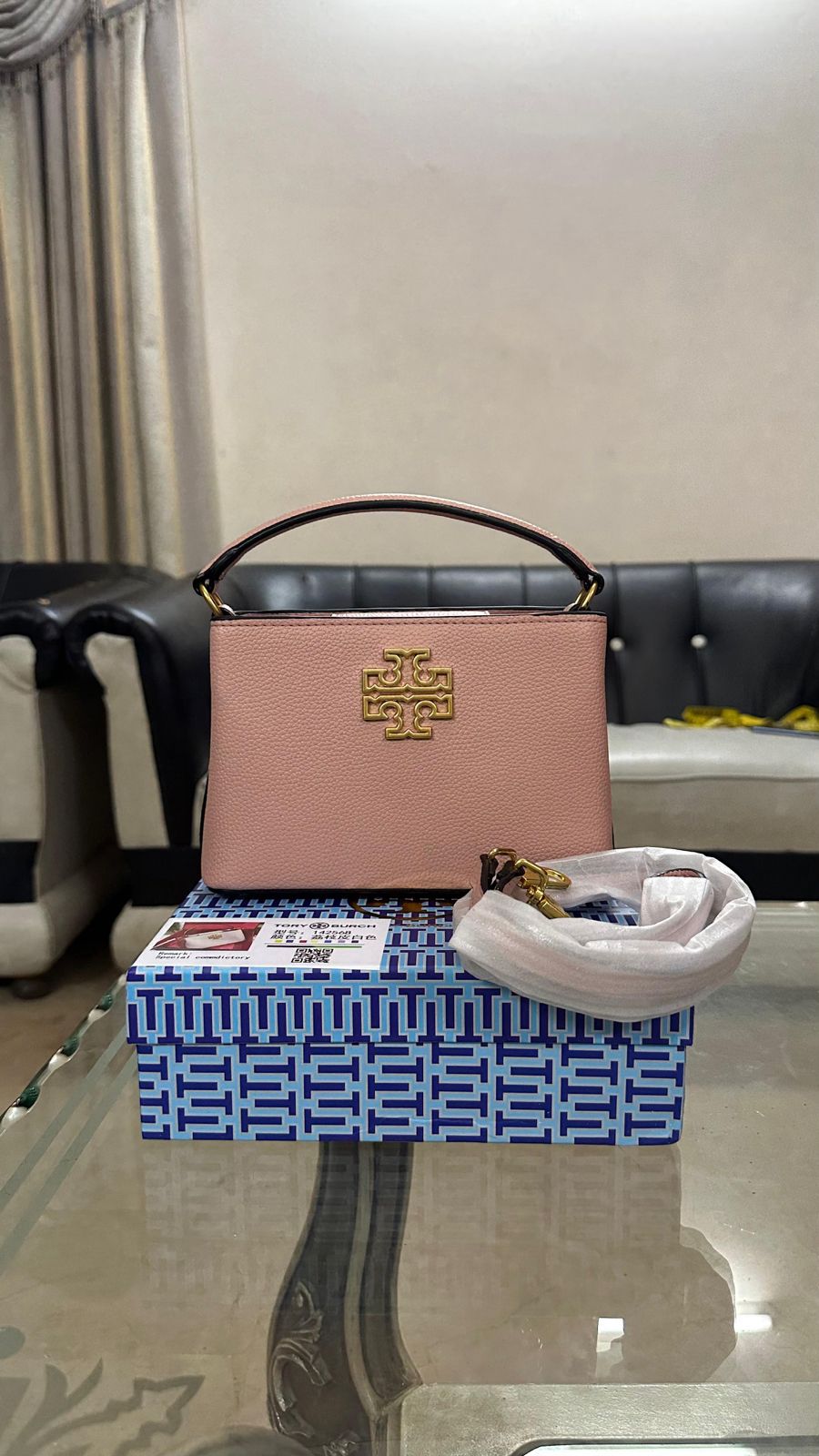 Tory Burch – Signature Style & Premium Craftsmanship (Pink/Peach)