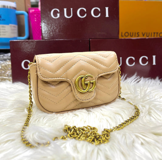 Gucci GG Marmont Mini Bag – Black Matelassé Chevron Leather(Beige)
