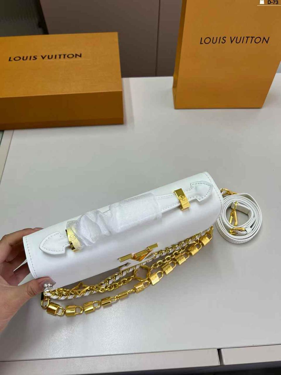 LOUIS VUITTON CAPUCINES – Women Wallet On Chain(White)
