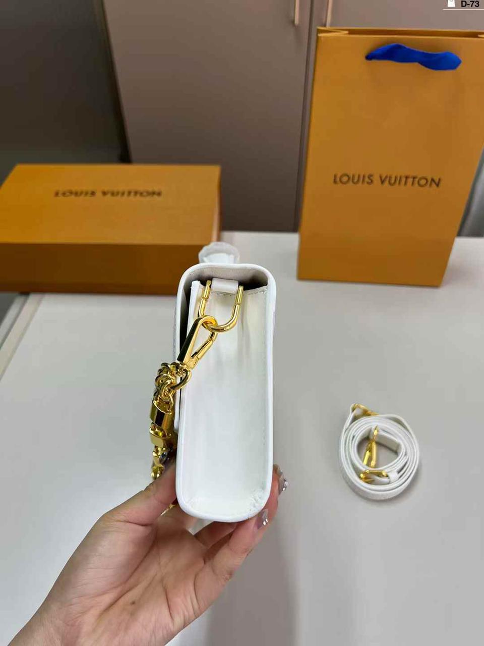 LOUIS VUITTON CAPUCINES – Women Wallet On Chain(White)