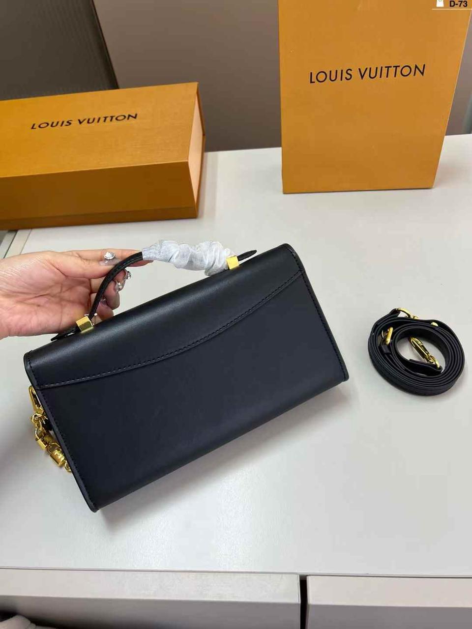 LOUIS VUITTON CAPUCINES – Women Wallet On Chain(Black)