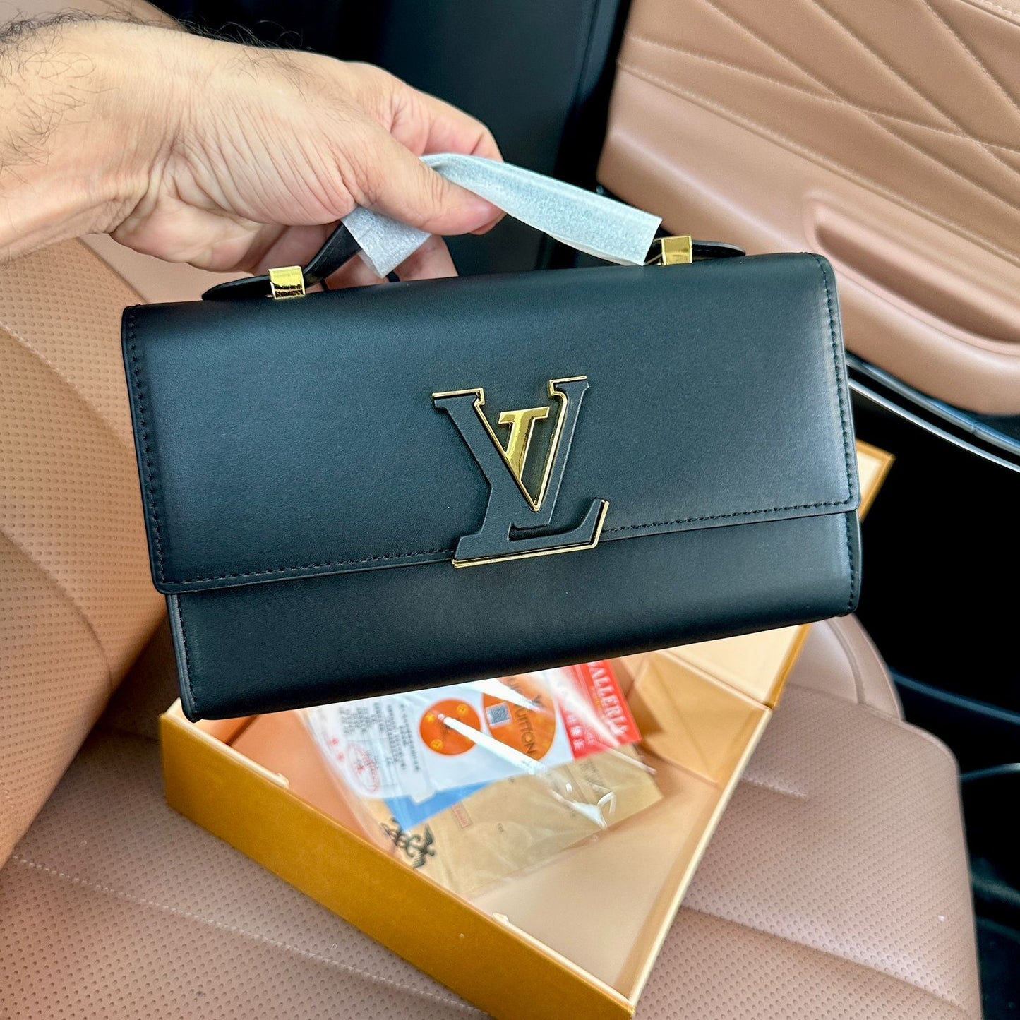 LOUIS VUITTON CAPUCINES – Women Wallet On Chain(Black)