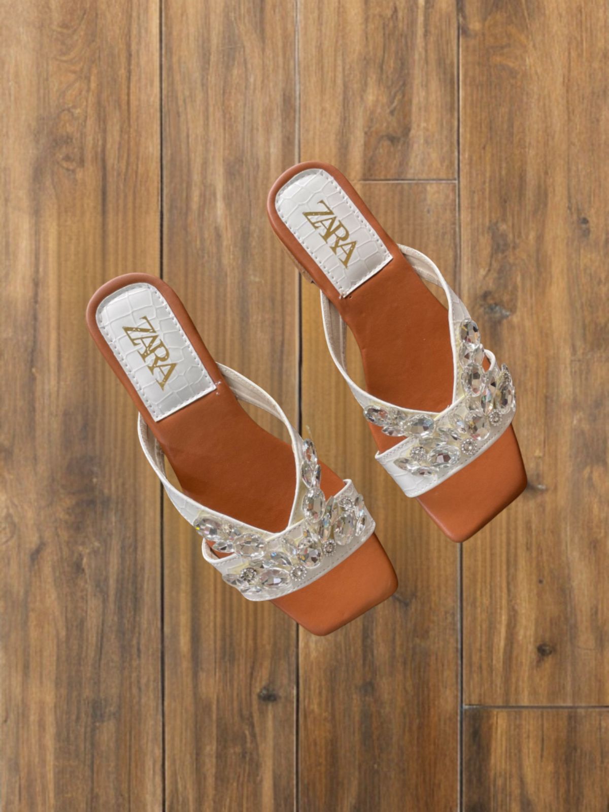 ZARA STONE FLAT SLIPPERS – Women Footwear(Brown/White)