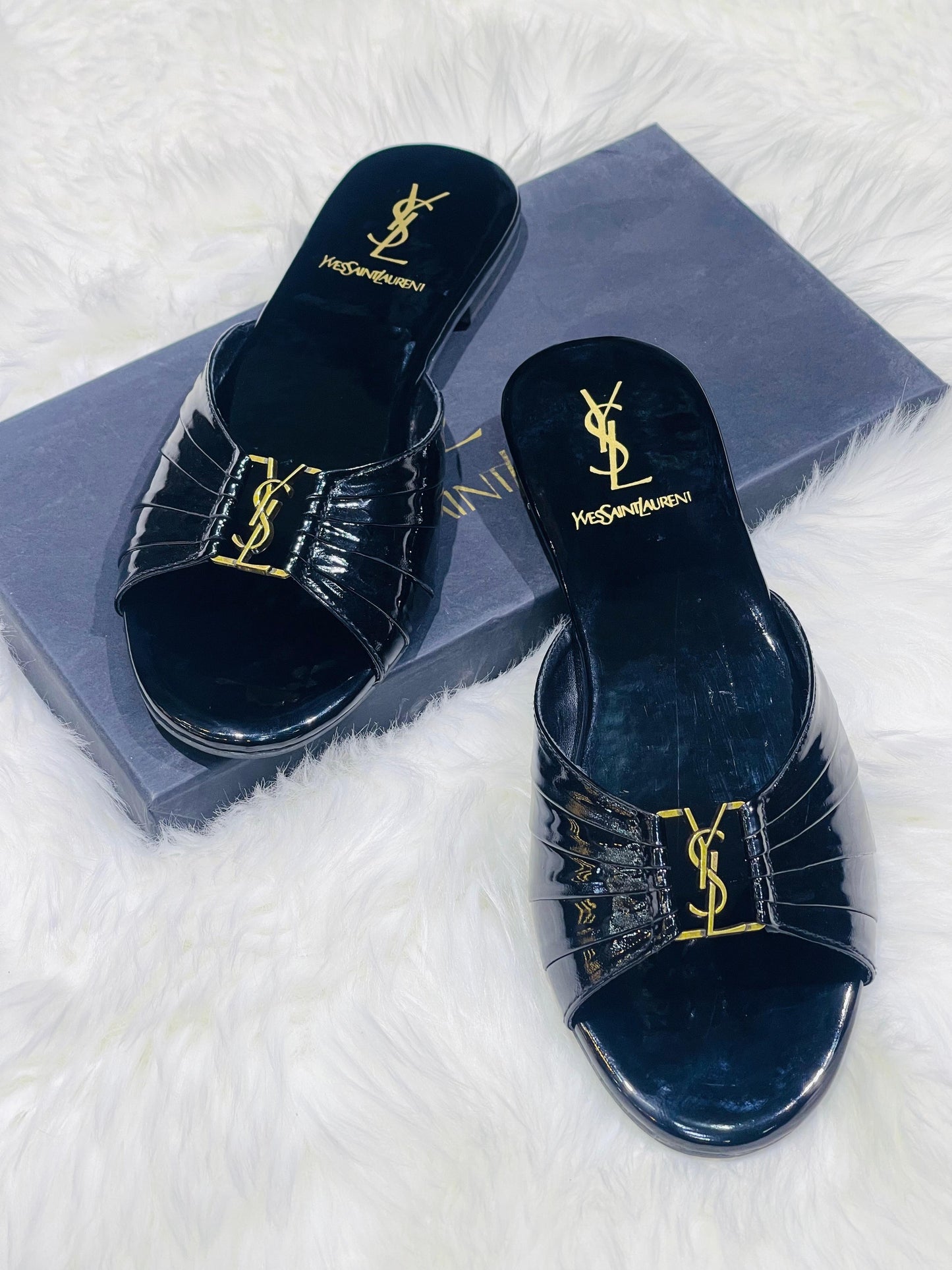 NEW ARRIVAL – YSL Yves Saint Laurent Women Flat (Black)