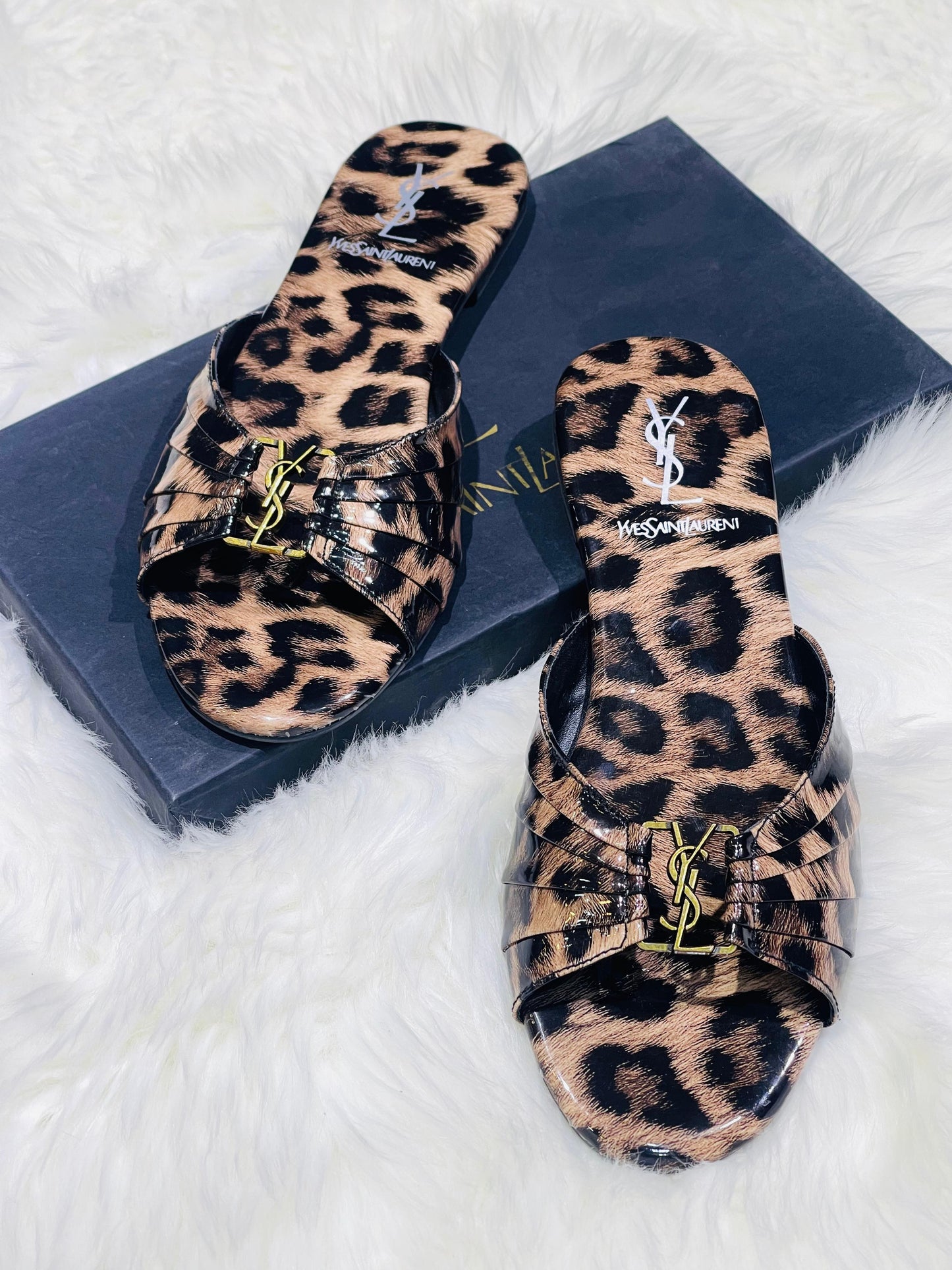 NEW ARRIVAL – YSL Yves Saint Laurent Women Flat (Black/Brown)