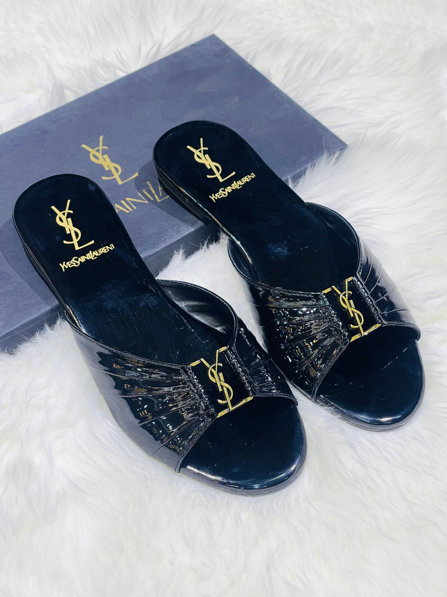 NEW ARRIVAL – YSL Yves Saint Laurent Women Flat (Black)