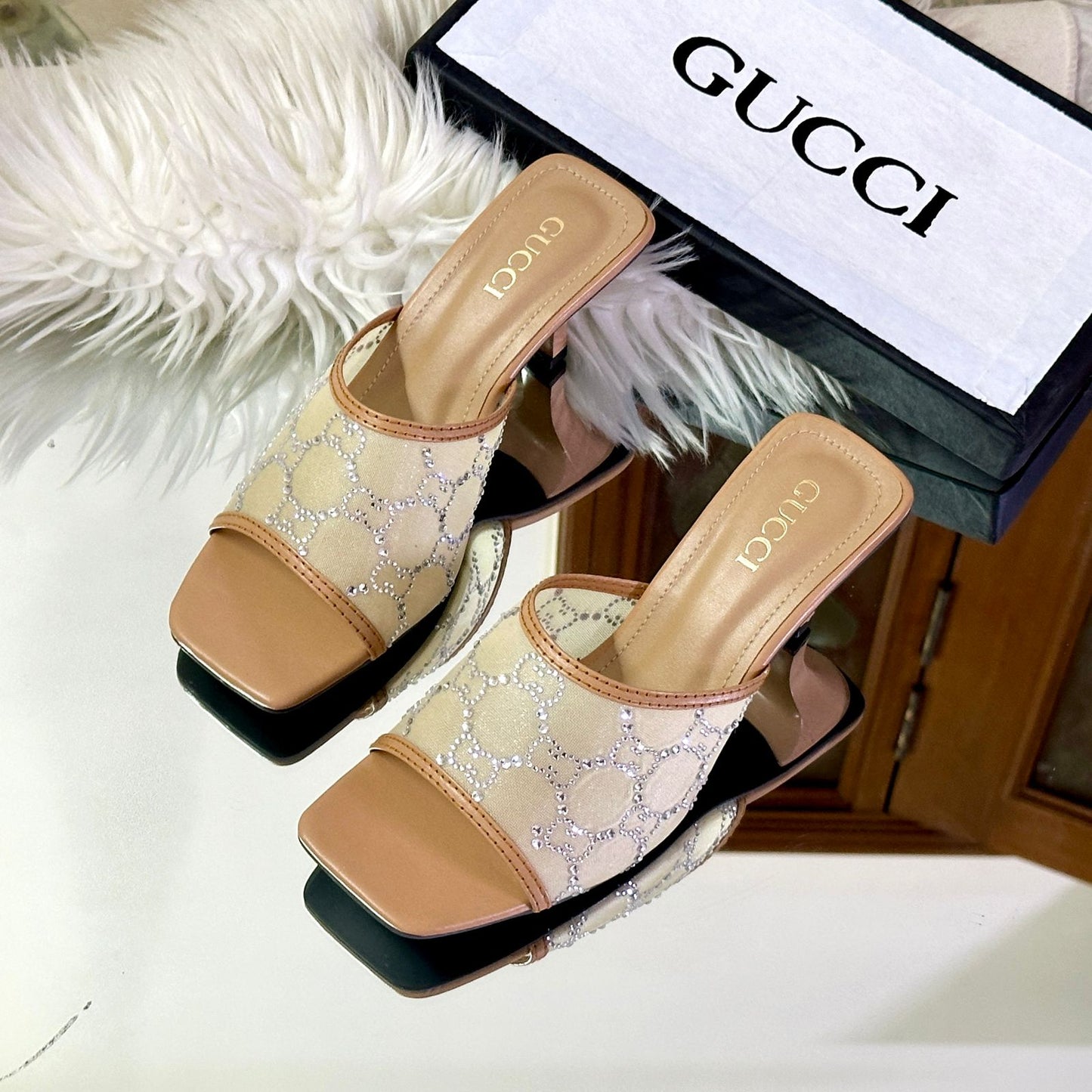 GUCCI Women Sandals – With Brand Box (Beige)