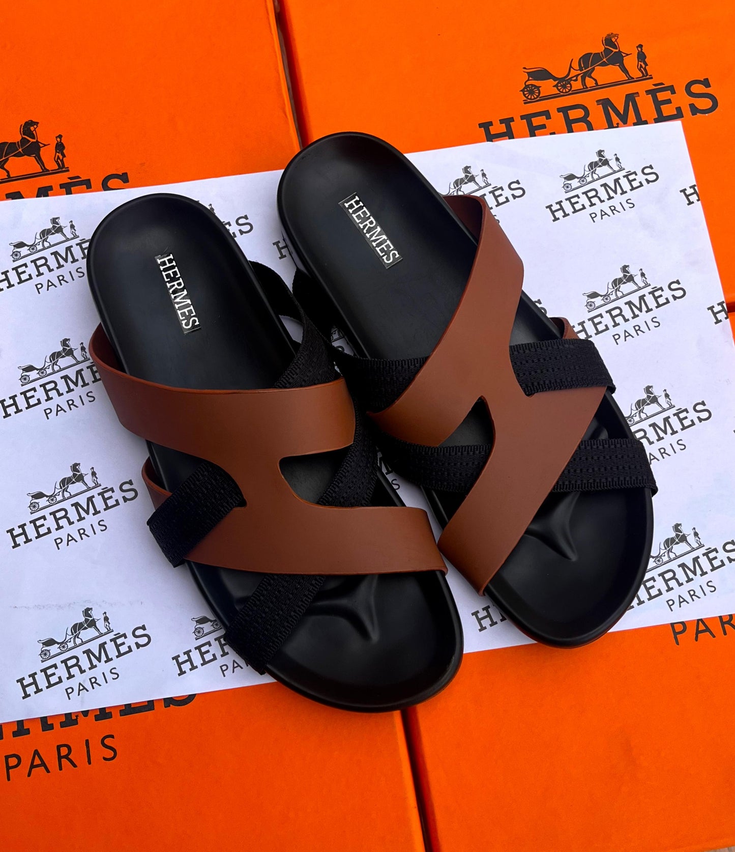 HERMÈS Kazimir Sandal – Unisex Comfort & Style (Brown & Black)
