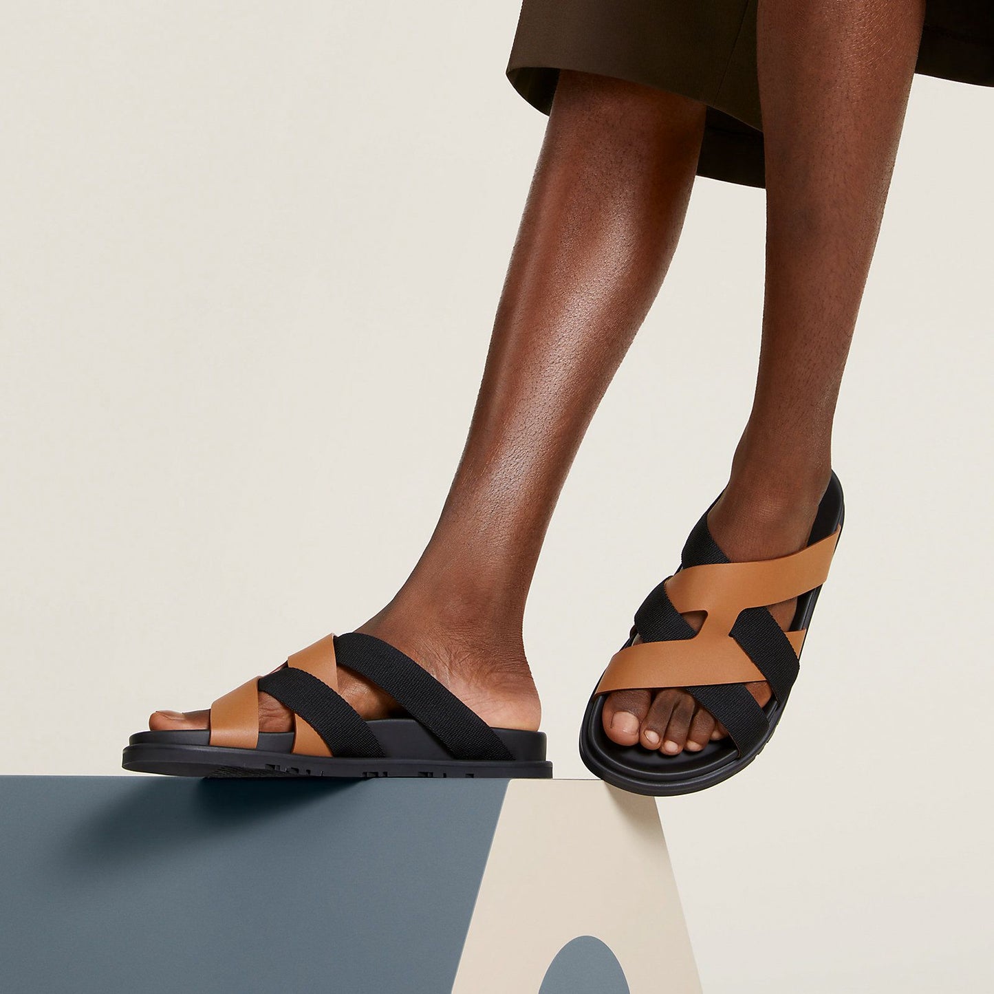 HERMÈS Kazimir Sandal – Unisex Comfort & Style (Brown & Black)