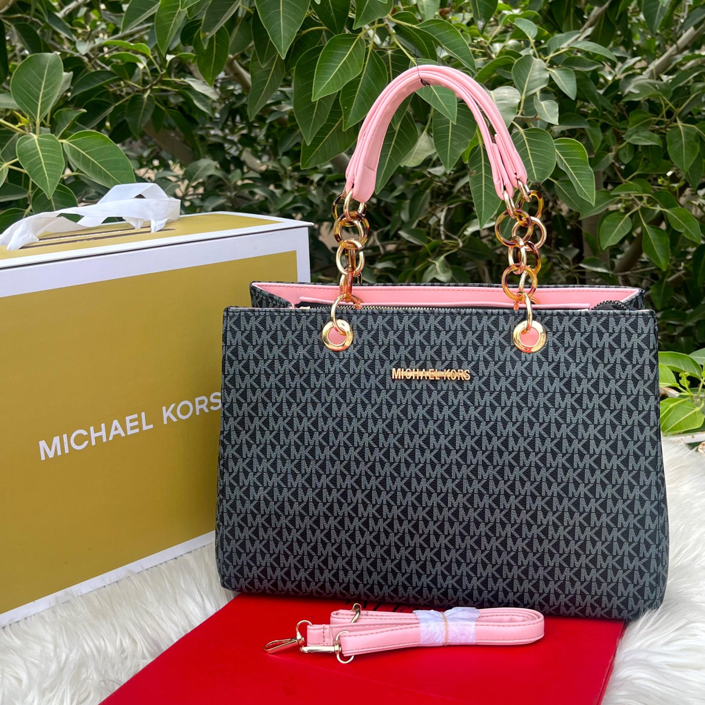 MICHAEL KORS – Elegant Handbag with Long Belt (Black)