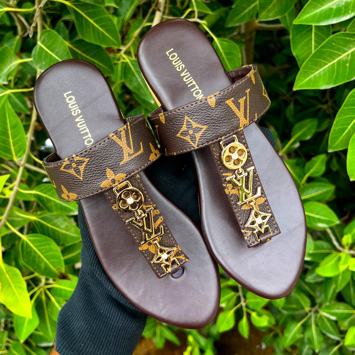 Louis Vuitton Flat Slippers – Premium Comfort & Style (Chocolate)