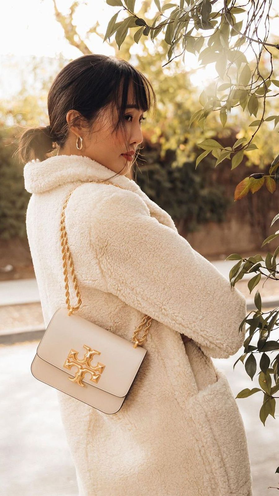 TORY BURCH – Classic Convertible Shoulder Bag (White)