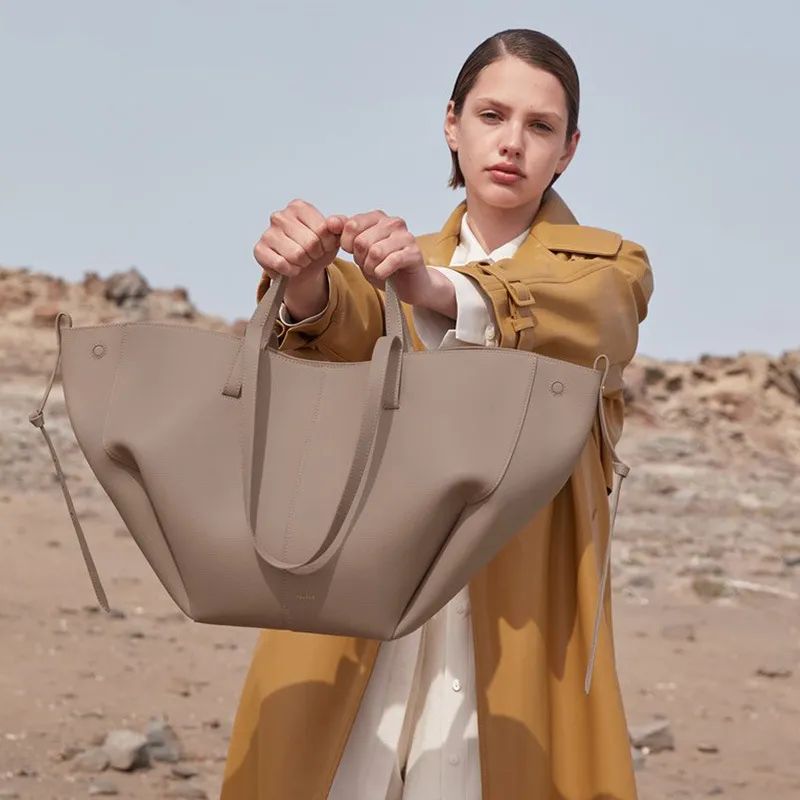 POLÈNE CYME EDITION TEXTURED TAUPE – Women Bag (Beige)